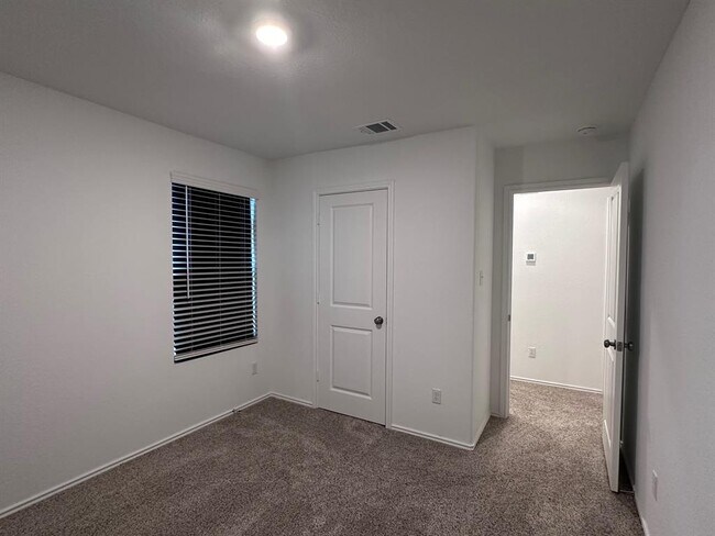 Building Photo - 1140 Cattail Ln