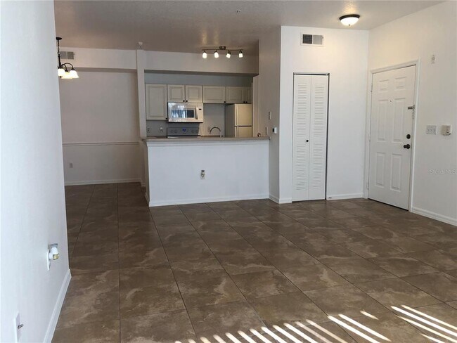 Building Photo - 5572 Metrowest Blvd