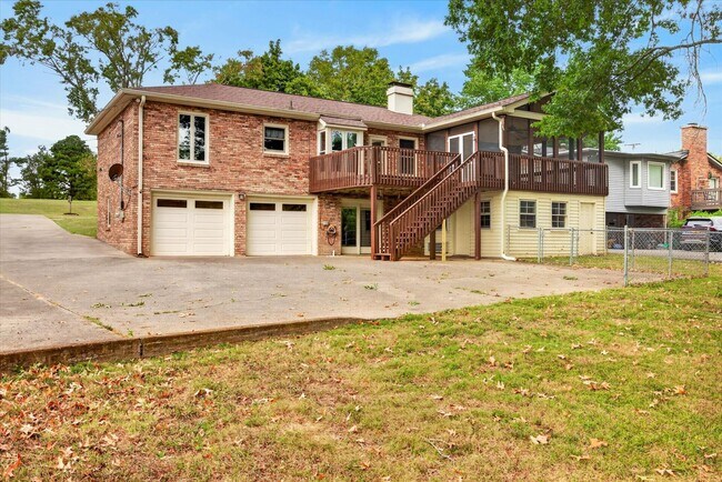 Building Photo - 717 Goodpasture Terrace