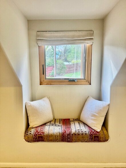 Building Photo - 1550 Indian Valley Rd