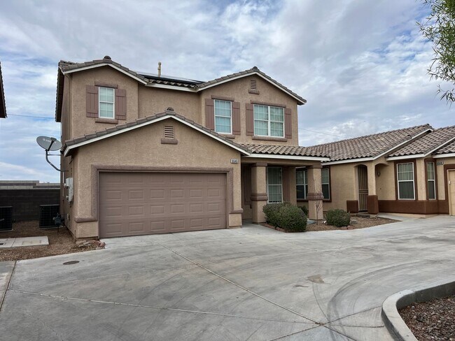 Primary Photo - Beautiful home ready for rent
