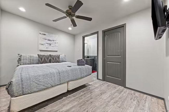 Building Photo - Fully Furnished Rental at Buffalo Springs Lake! All bills paid!