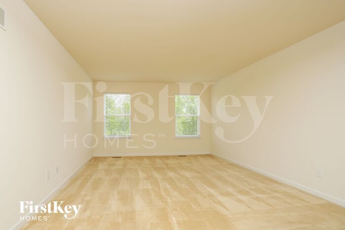 Building Photo - 293 Sonnet Cir