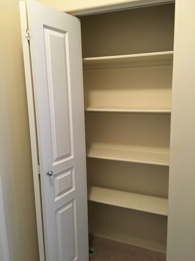 Building Photo - NEW CARPET THROUGHOUT| 2-Bedroom Townhome with Garage