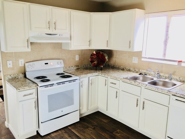 Interior Photo - King Court