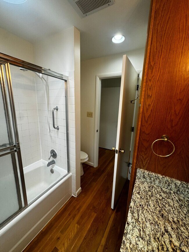 Building Photo - Split level 4-bedroom 3-bathroom home