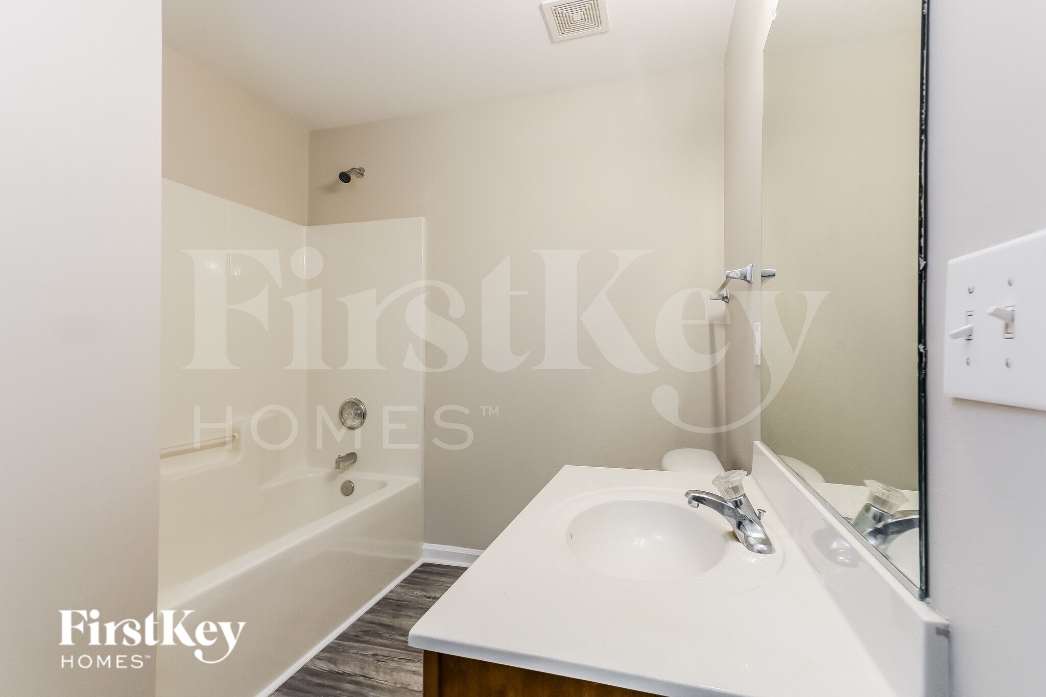 Building Photo - 11701 Kingsley View Dr