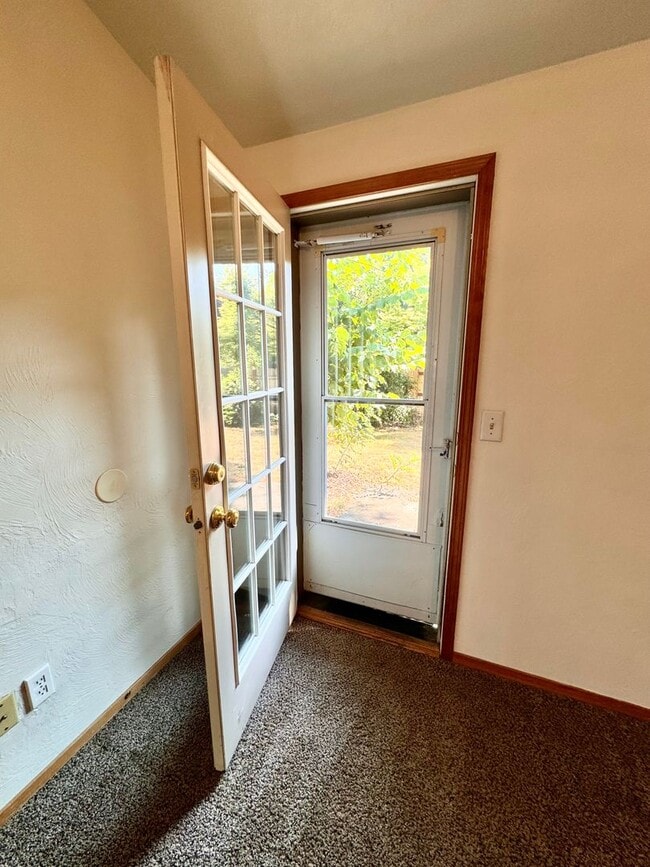Building Photo - Gorgeous 3 Bed 2 Bath Home Near Shopping and Schools!