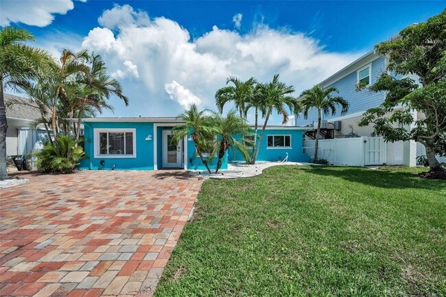 Building Photo - 17727 Long Point Dr