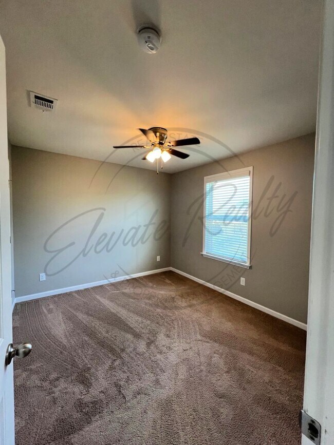 Building Photo - 1676 Stonewater Dr