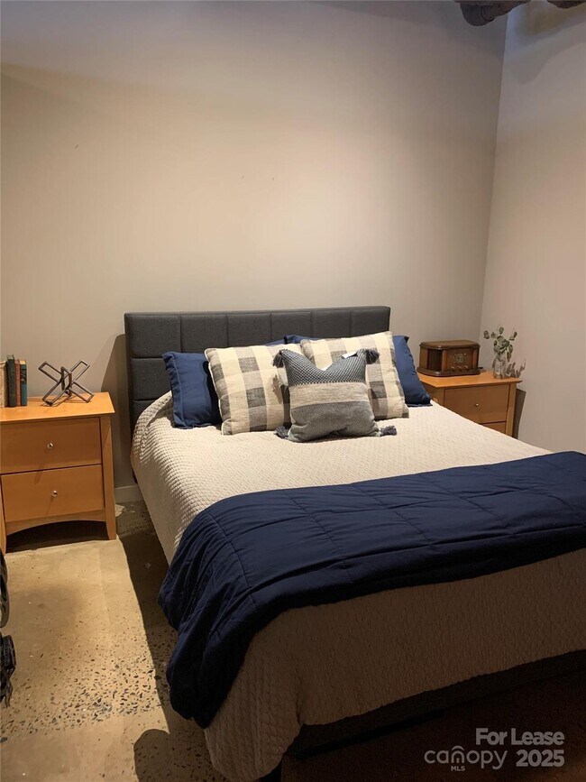 Building Photo - 3612 Artist's Way