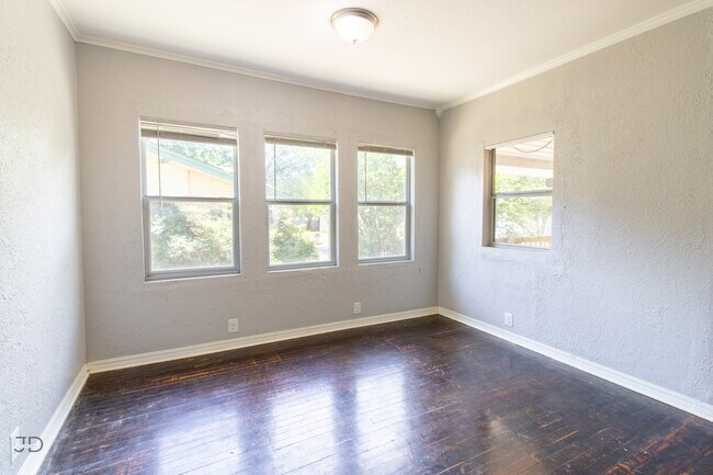 Building Photo - 1611 Garfield St