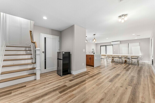 Building Photo - 512 Knopf St