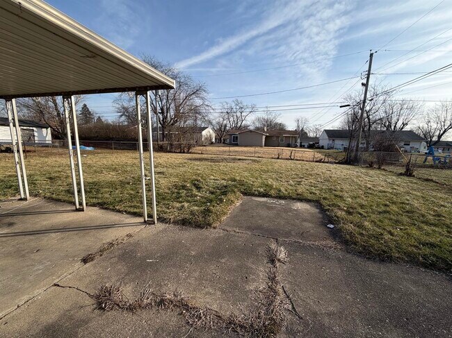 Building Photo - 1605 Crestview-