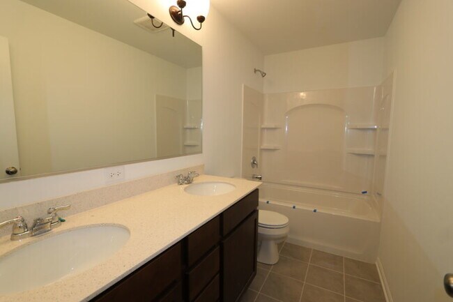 Building Photo - 608 Henry Ln