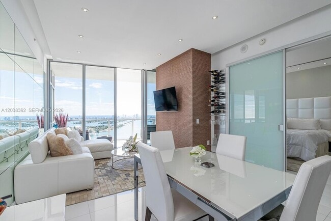 Building Photo - 1100 Biscayne Blvd