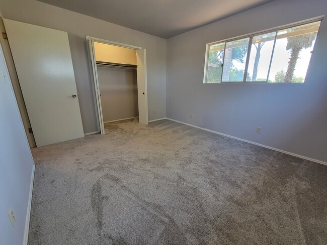 Building Photo - 330 Sky Vista Way