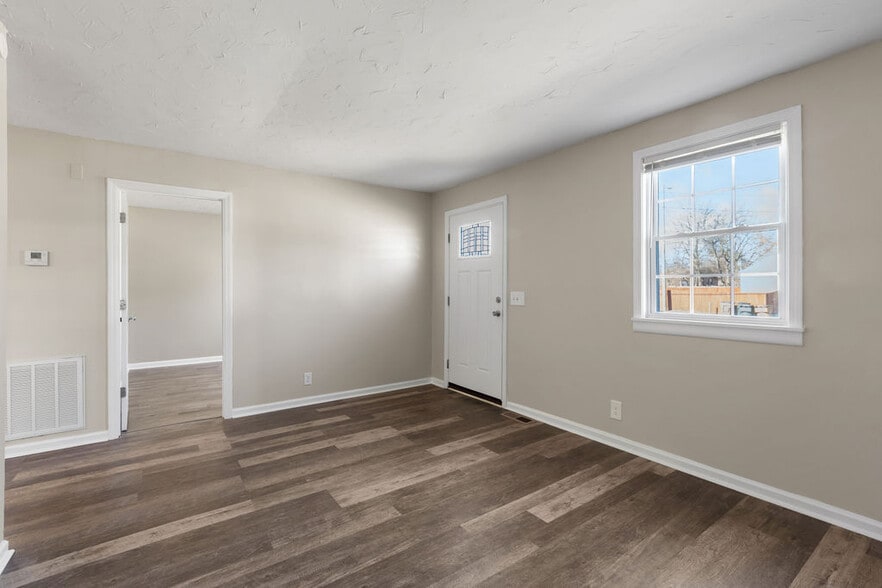 living area unit B - 335 Grace St