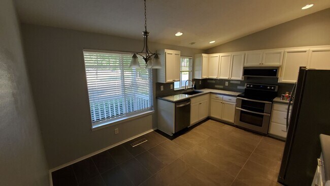 Building Photo - North Albany 3 Bedroom - Available in October