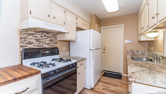 Building Photo - 4146 Longvale Dr