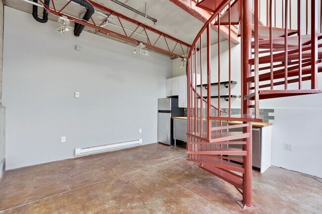 Building Photo - 360 W 300 S