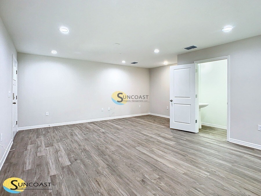 Building Photo - 3821 SW 43rd Ct