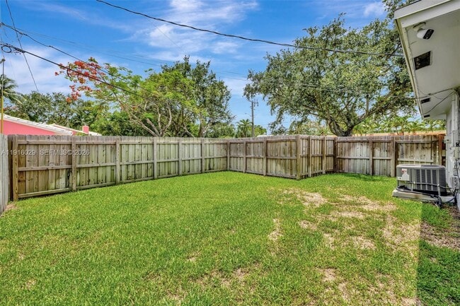 Building Photo - 1504 SW 6th Ave