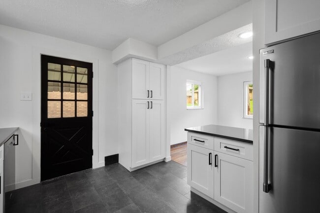 Building Photo - READY FOR MOVE IN! FULLY REMODELED 3-BEDRO...