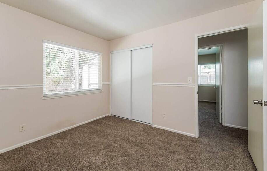 Building Photo - 1752 Willowbrook Ln