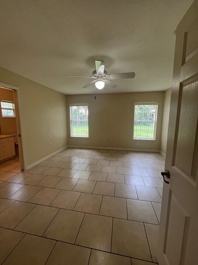 Building Photo - Welcome to this beautiful 3-bedroom, 2-bat...