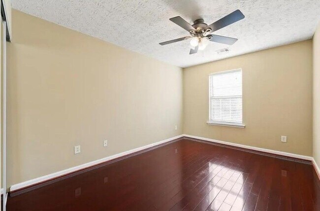 Building Photo - 5215 Sky Ridge Way