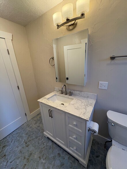 Building Photo - 505 E Gallacher Pl