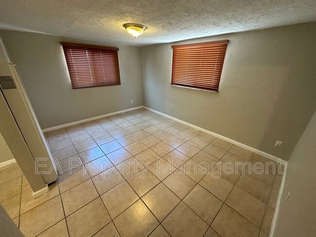 Building Photo - 3524 Cuervo Dr NE