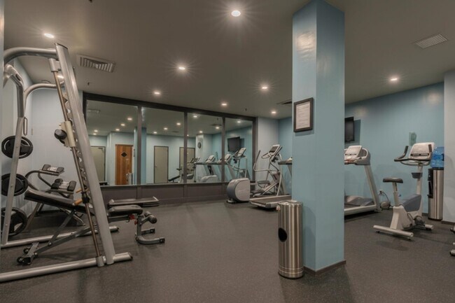 Building Photo - 205 10th St