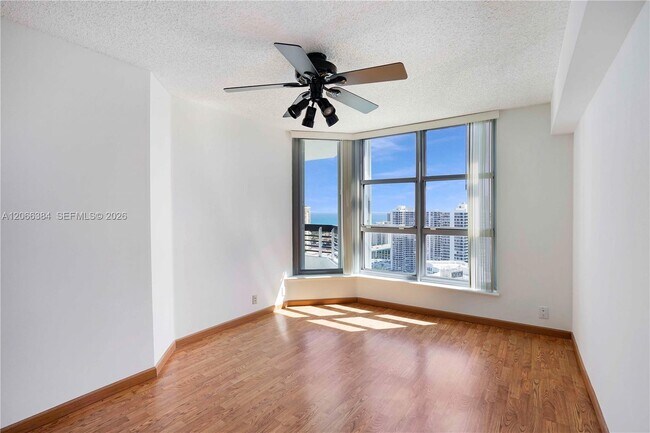 Building Photo - 3530 Mystic Pointe Dr