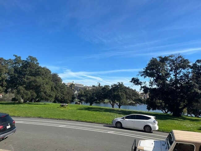 Building Photo - 465 Bellevue Ave