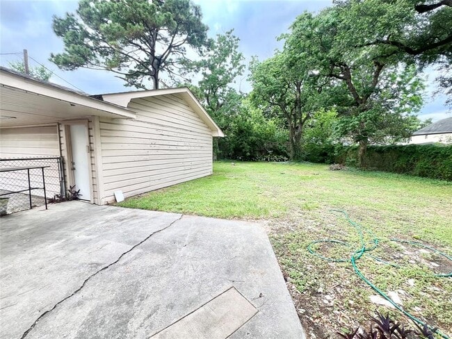 Building Photo - 5546 Beechnut St