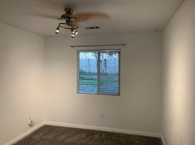 Building Photo - Beautiful and spacious 3 bedroom!