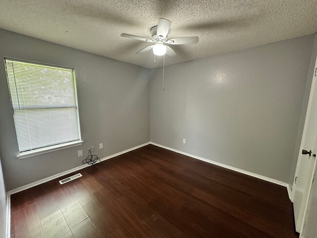 Building Photo - 3bed/2bath Home Available in Norman!