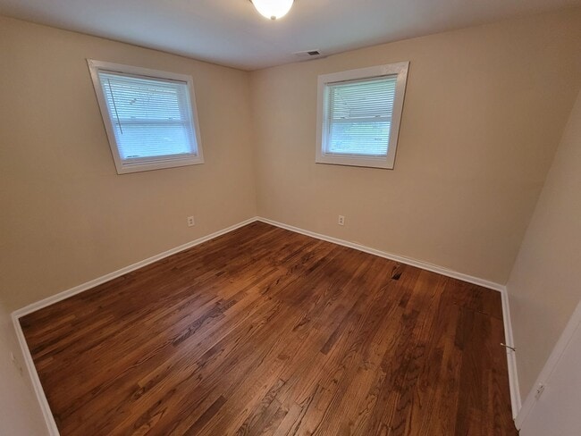 Building Photo - 4 Bed, 1 Bath Home off Woodruff Road is Available