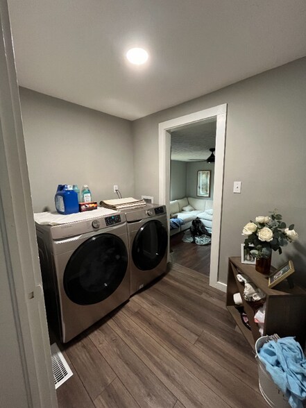 Building Photo - 1213 E 14th Ave