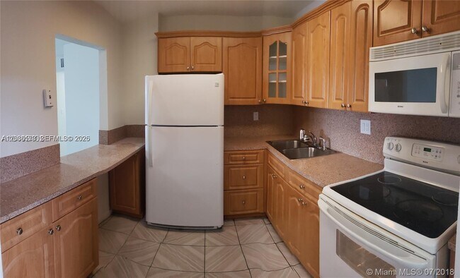 Building Photo - 1325 W 68th St