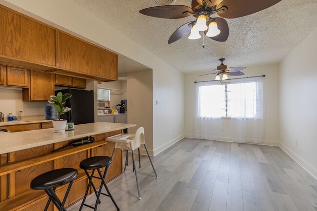 Building Photo - 3 Bedroom 2 Bath Home
