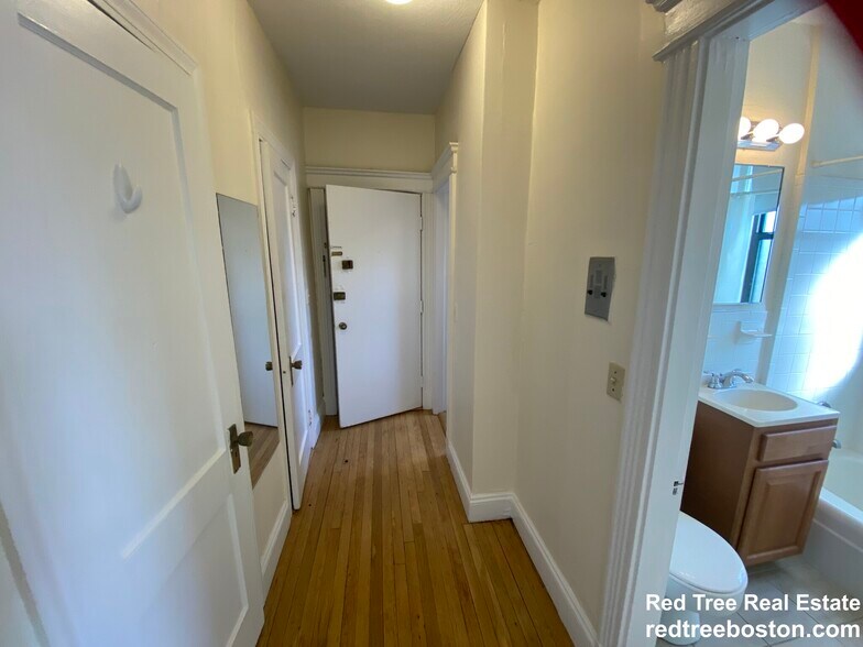 Building Photo - 1148 Commonwealth Ave