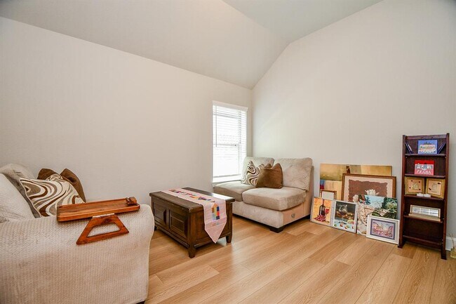 Building Photo - 18426 Bluebird Br Ln