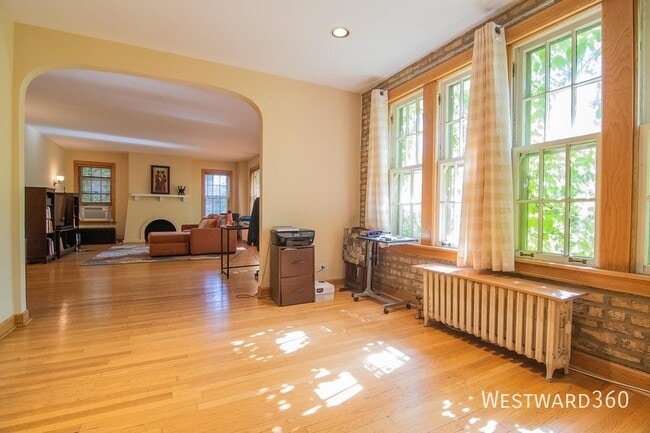 Building Photo - 821 Brummel St