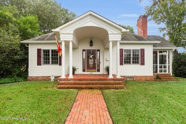 Building Photo - 1609 Lucerne Way