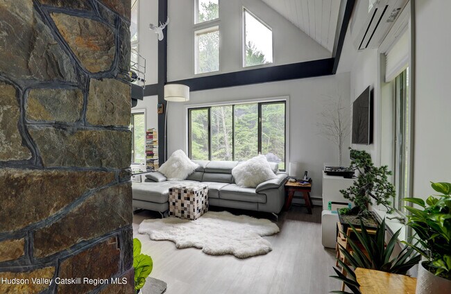 Building Photo - 421 Brown Rd