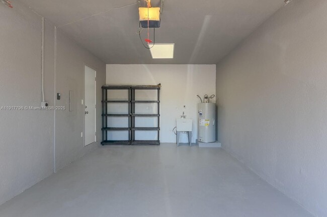 Building Photo - 2795 N 40th Ave