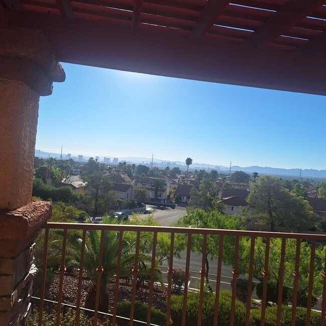 Building Photo - 8700 Captains Pl